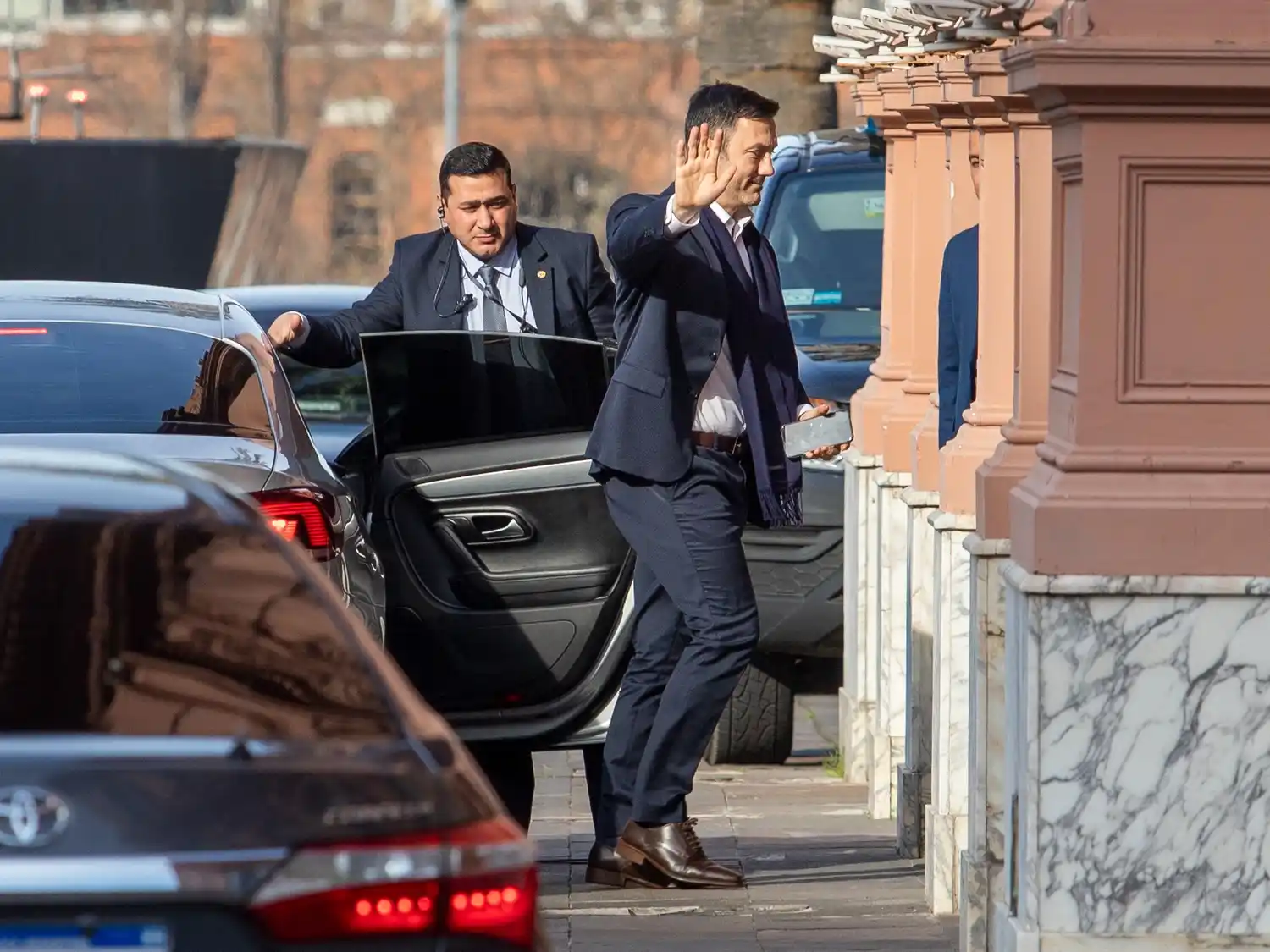 El ministro de Defensa, Luis Petri, al ingresar a la Casa Rosada.