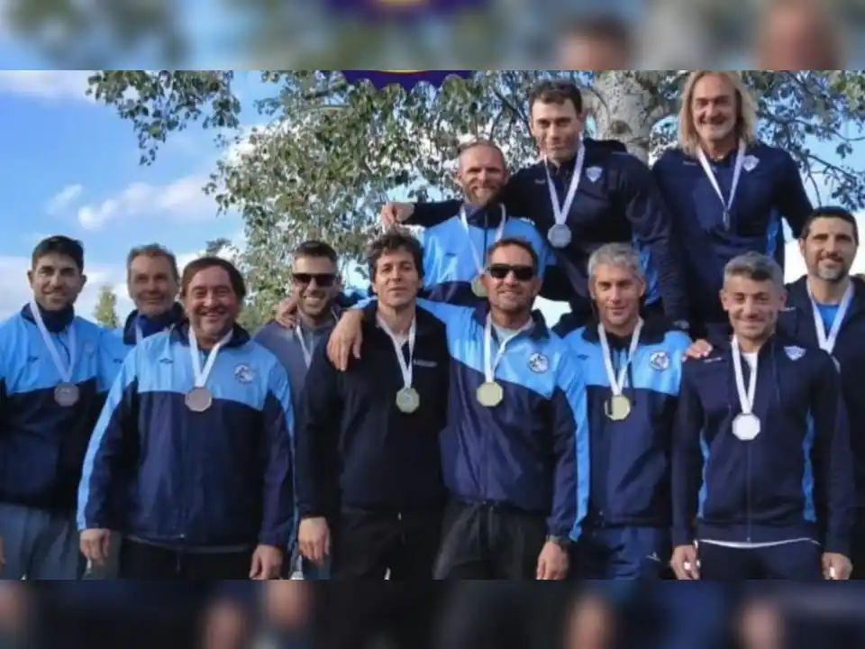 Náutico salió campeón argentino de canotaje en la categoría Master.