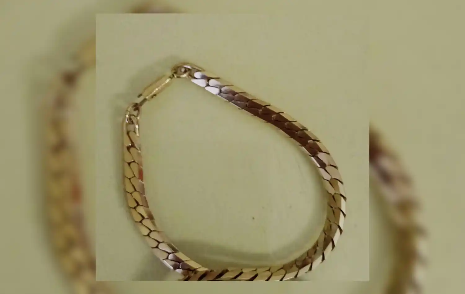 Buscan pulsera perdida