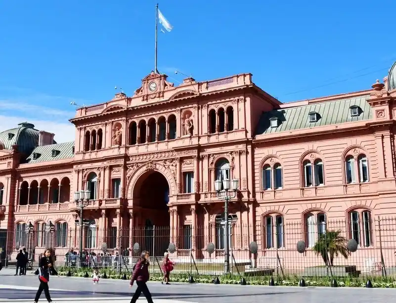 El gobierno oficializó el bono de 5.000 pesos para estatales nacionales