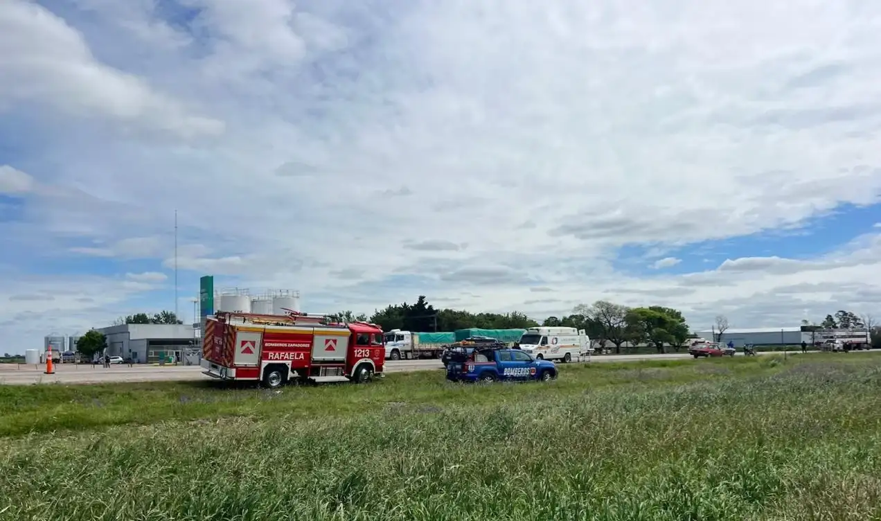 Tragedia en la Ruta 34: dos muertos y dos heridos graves tras el vuelco de una camioneta - 1