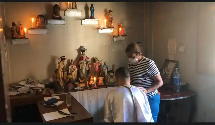 Espiritismo, palería y santería, los cultos que dejó Chávez