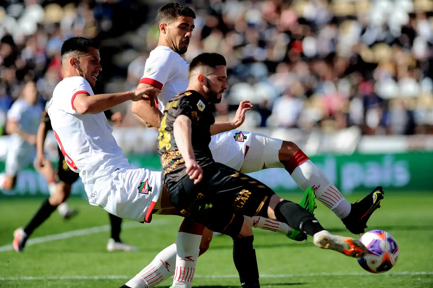 Platense y Estudiantes empataron sin goles en Vicente López