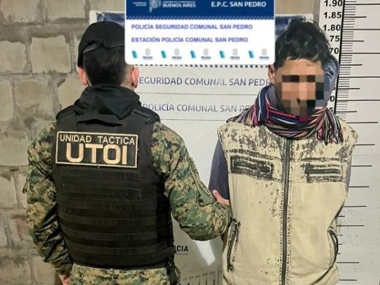 Aprehendieron a un hombre con pedido de captura que llevaba un envoltorio de marihuana
