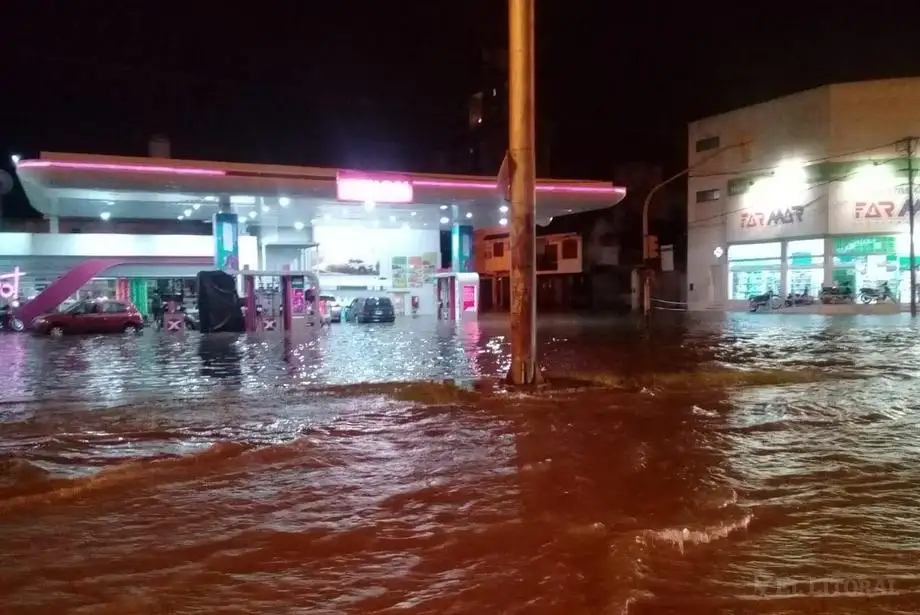Un temporal causó dos muertos, evacuados y daños en el Litoral