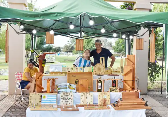 Feria “Paseo del Río” en la Costanera