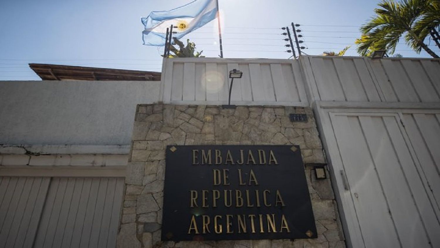 HAN PASADO CASI 2 MESES: dirigentes de Vente Venezuela aún esperan el salvoconducto para salir de la embajada de Argentina