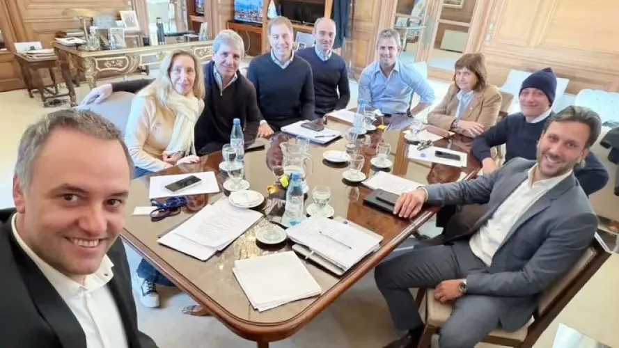 Ausencia de Milei y tensiones internas marcaron la reunión de la mesa política