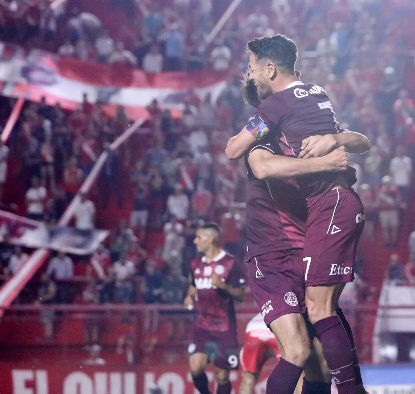 El festejo de Lautaro Acosta.