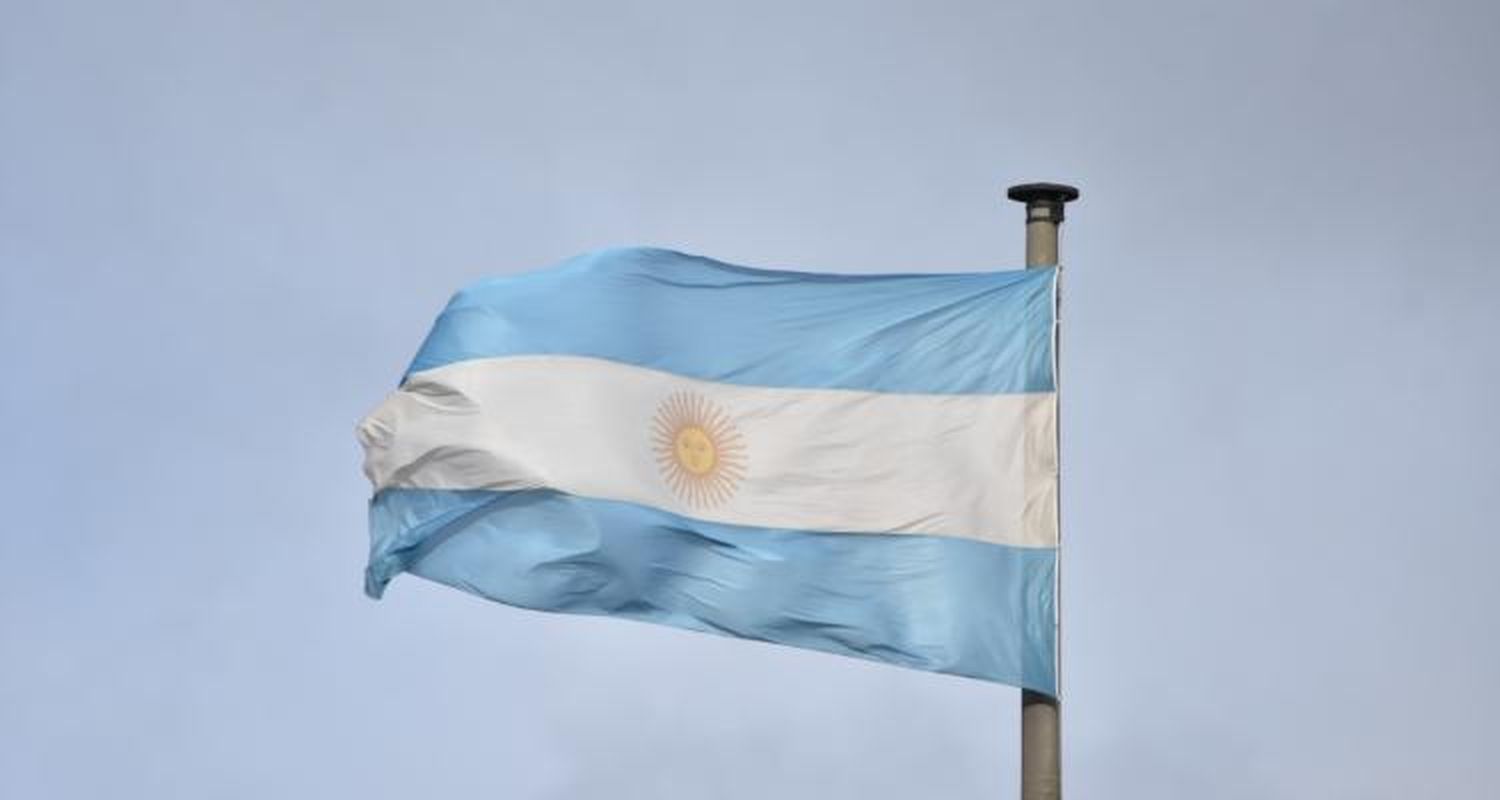 9 de Julio: Se robaron la bandera del mástil del nuevo Boulevard