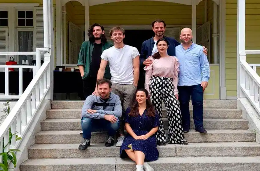 El fenómeno "Casi Normales" hace temporada por primera vez en Mar del Plata