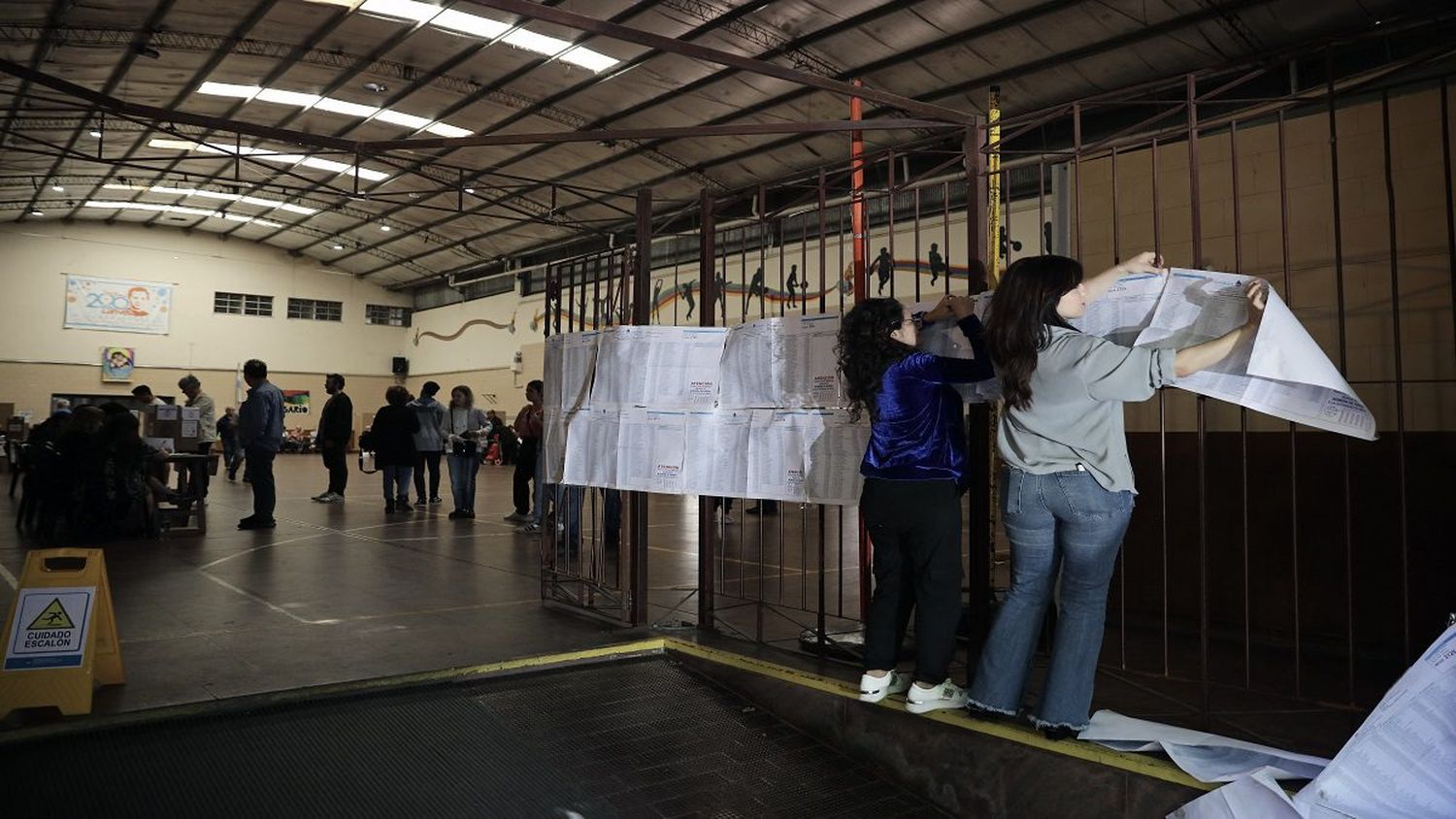 35,8 millones de argentinos definen el destino de su país: prevén resultado «cerrado» entre Massa y Milei
