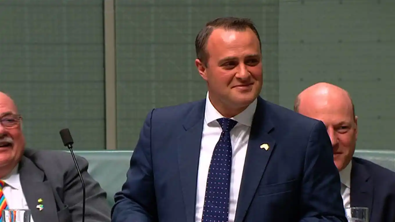 Australia: un diputado le pidió casamiento a su novio en el Parlamento