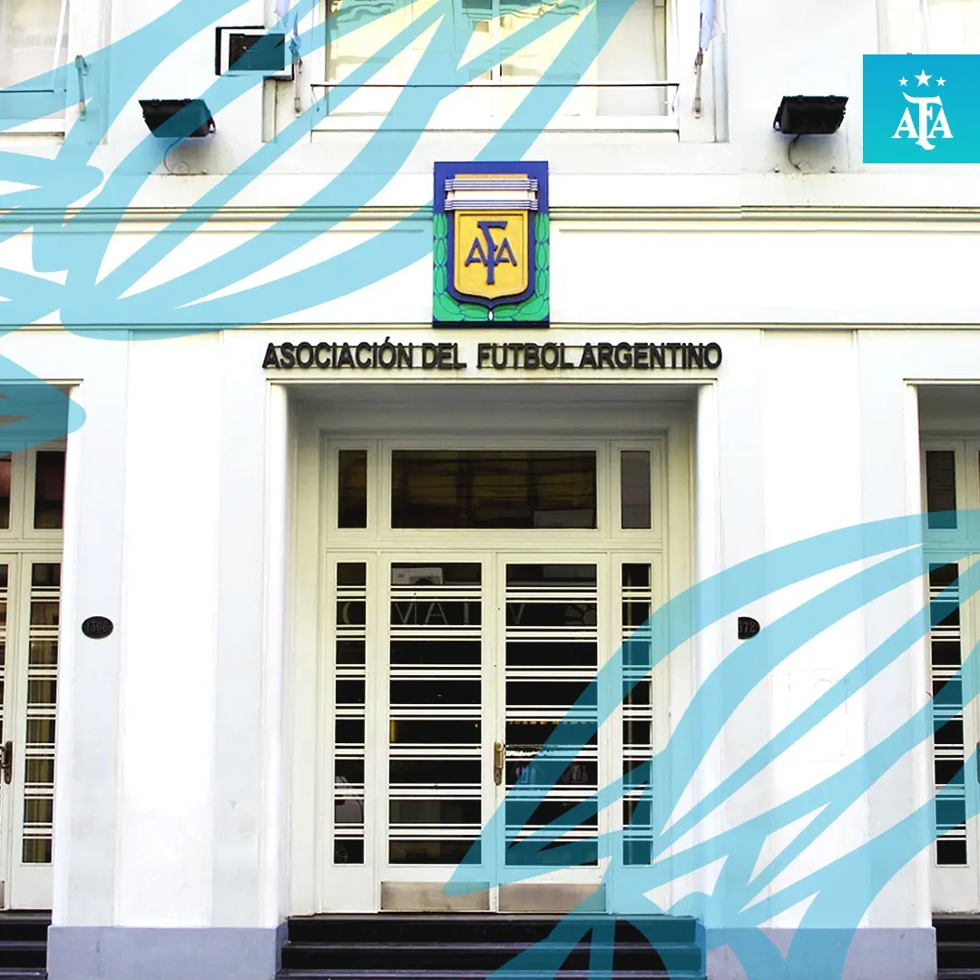 La AFA rechazó las acusaciones por el manejo de fondos en el exterior y denunció una “campaña de difamación”