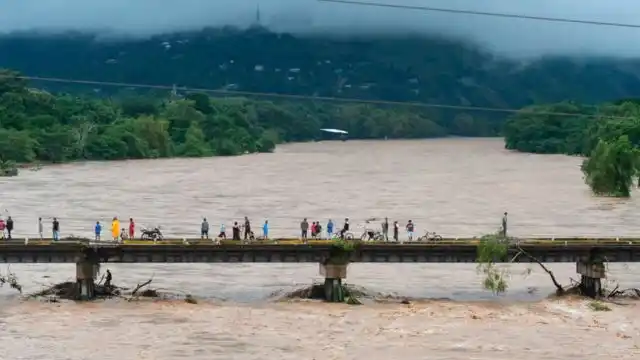 ALERTA ROJA: dos mineros y una niña fallecidos deja el huracán Eta a su paso por Centroamérica