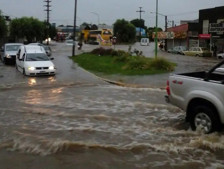 Se restableció el cruce de vehículos en el acceso sur 
