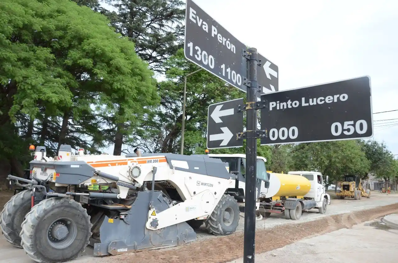 Chiarella supervisó el inicio de obras de reparación en avenidas Eva Perón y Santa Fe