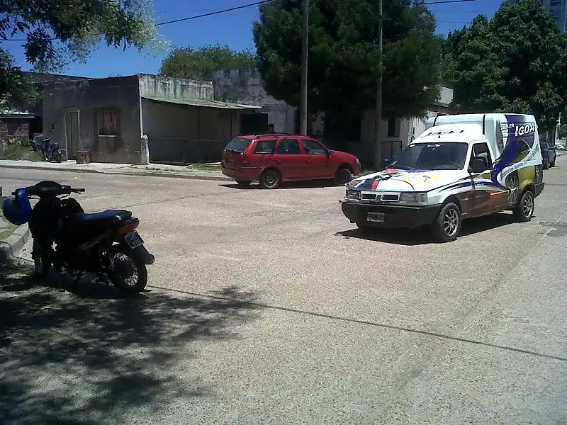 Una camioneta y un auto chocaron en Moreno y Doello Jurado 