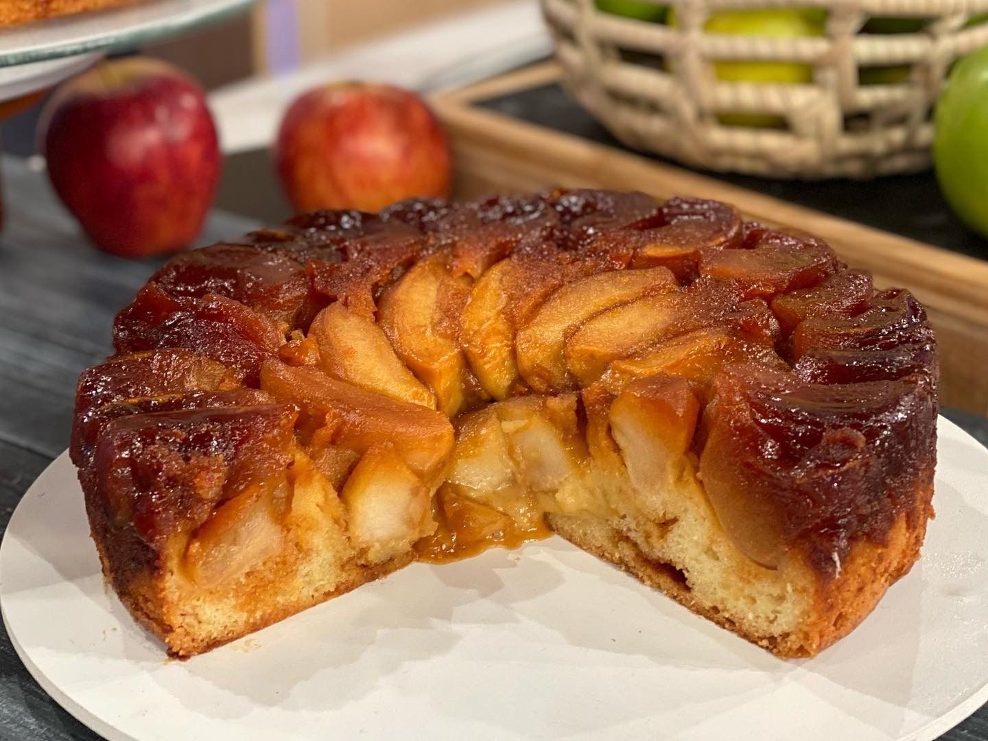 Torta invertida de manzana: la receta ideal para este domingo y fácil para disfrutar en cualquier ocasión