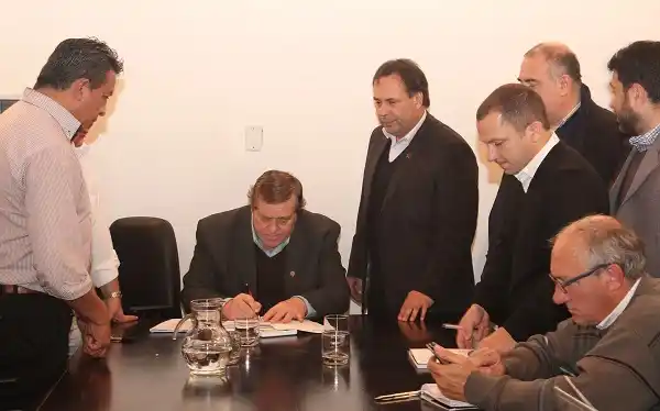 Los gremios estatales aceptaron el aumento del 19 por ciento