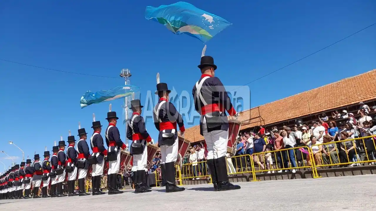 Gualeguaychú festeja sus 242 años con banda militar y actividades en el Corsódromo durante todo el día