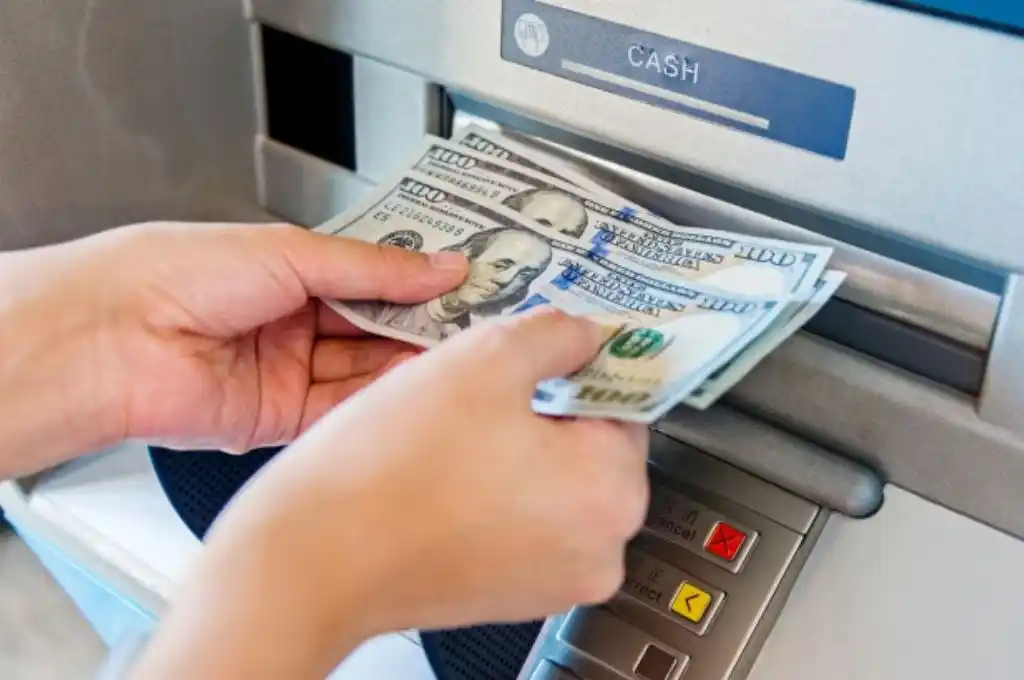 Por error: le depositaron 1,2 millones de dólares y se negó a devolverlos