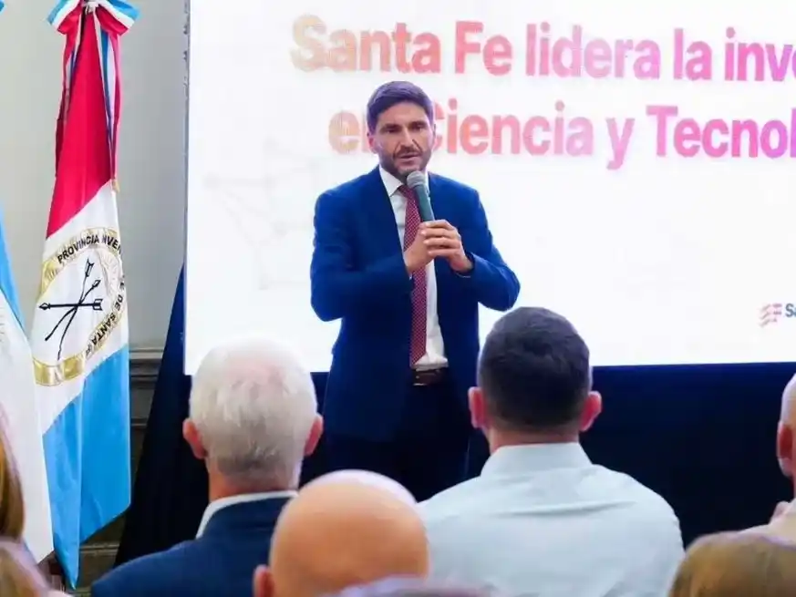 Pullaro y 22 empresas santafesinas, incluida la venadense Cañiflex, con destino a Neuquén.