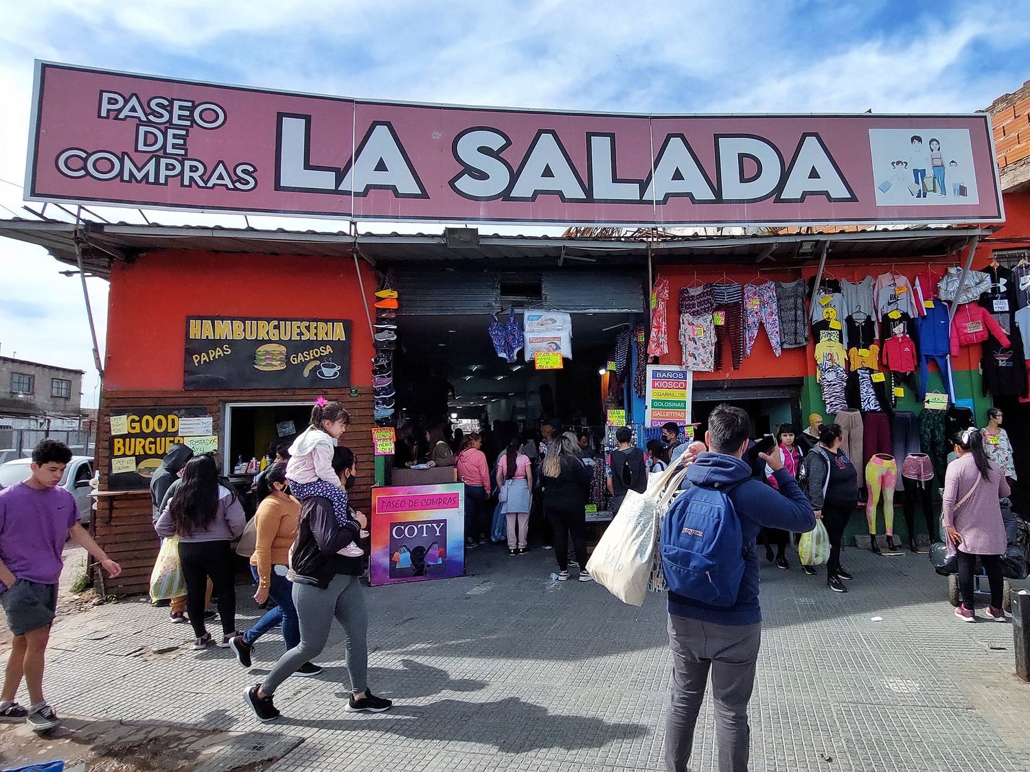 Tensión y enfrentamientos en Puente La Noria por el cierre de la feria La Salada