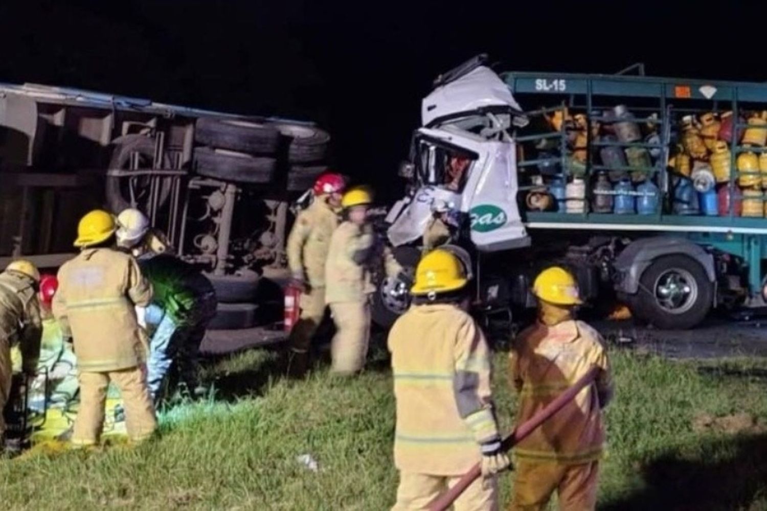 Fuerte choque entre camiones en la autopista Rosario-Santa Fe