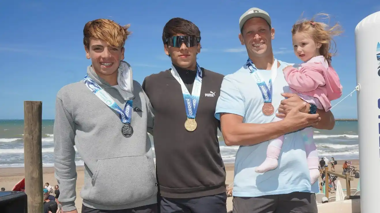 Jeremías Taien Torales, junto a Nehuén Iglesias y Juan Sánchez