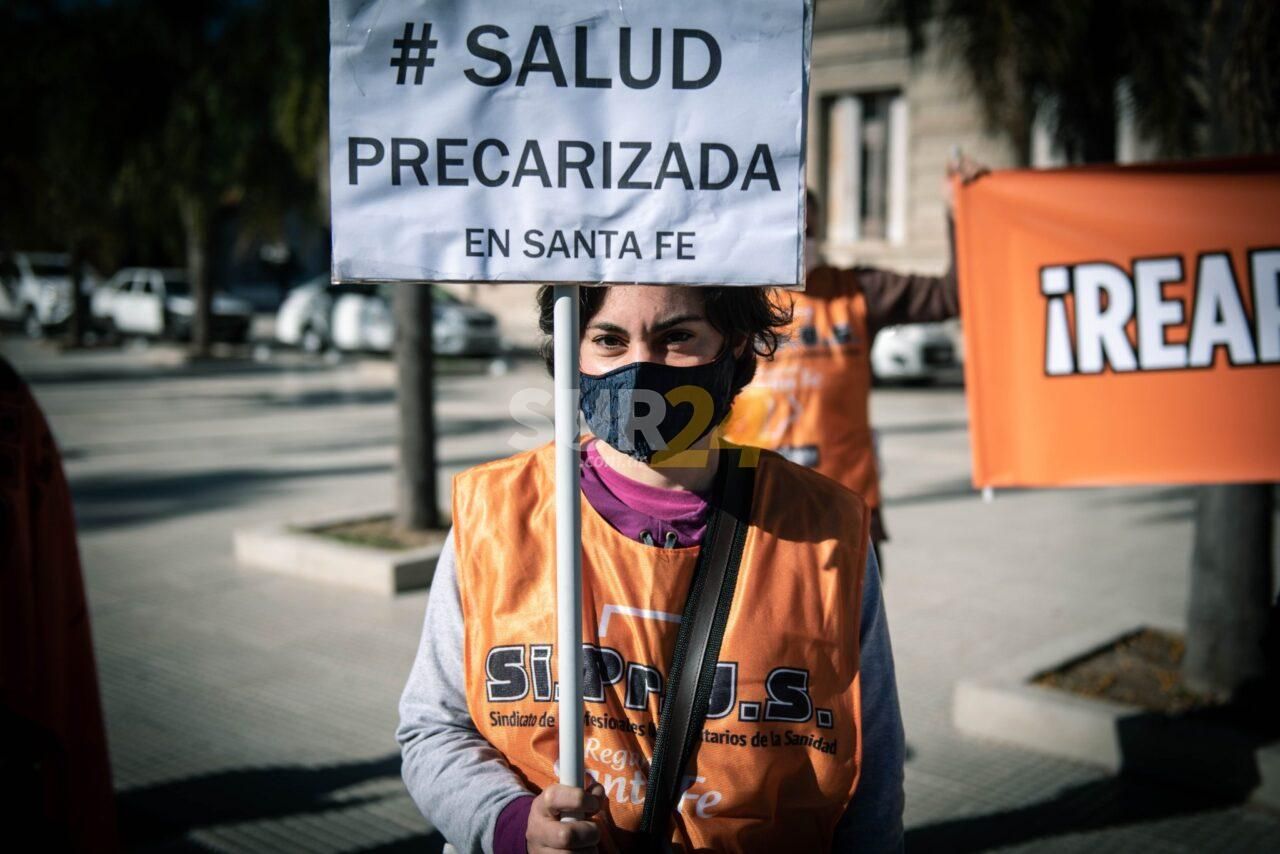 Profesionales de la salud reclaman mejoras salariales y pases a planta de trabajadores