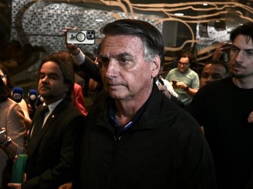 Advierten a Bolsonaro que NO PUEDE aparecer en RR. SS. ni acercarse a las embajadas