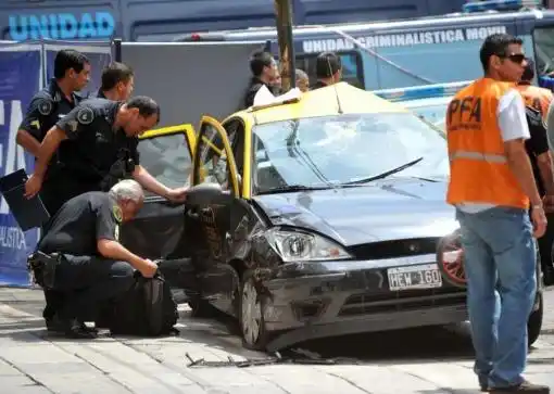 Un muerto y cinco heridos al ser atropellados por un taxi