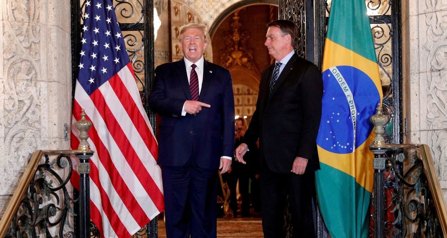 Los expresidentes de Estados Unidos y Brasil saludaron a Javier Milei. Foto: Reuters.