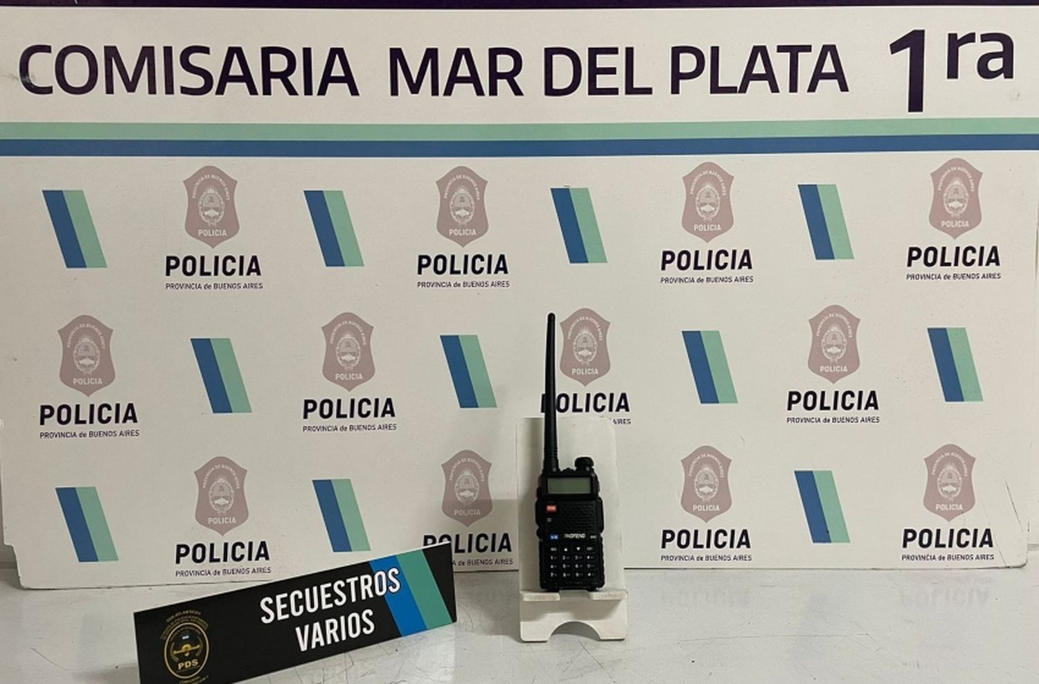 Mientras abría un auto con un inhibidor fue descubierto por la Policía