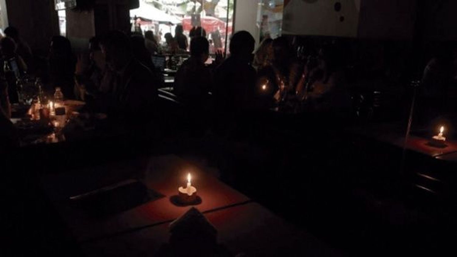 Buscan frenar el tarifazo de luz por el gigantesco apagón del martes en Buenos Aires