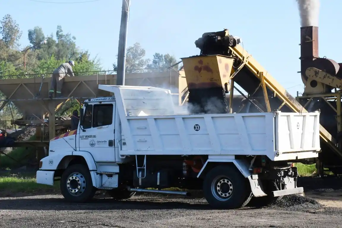 Se puso en funcionamiento la planta asfáltica municipal
