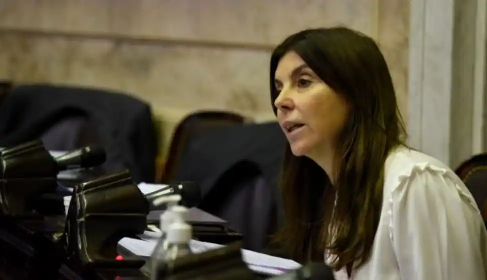 Diputados piden que se amplíe la investigación por la compra de bonos