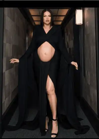 Adriana Lima en un vestido de la línea de Rihanna. Foto instagram