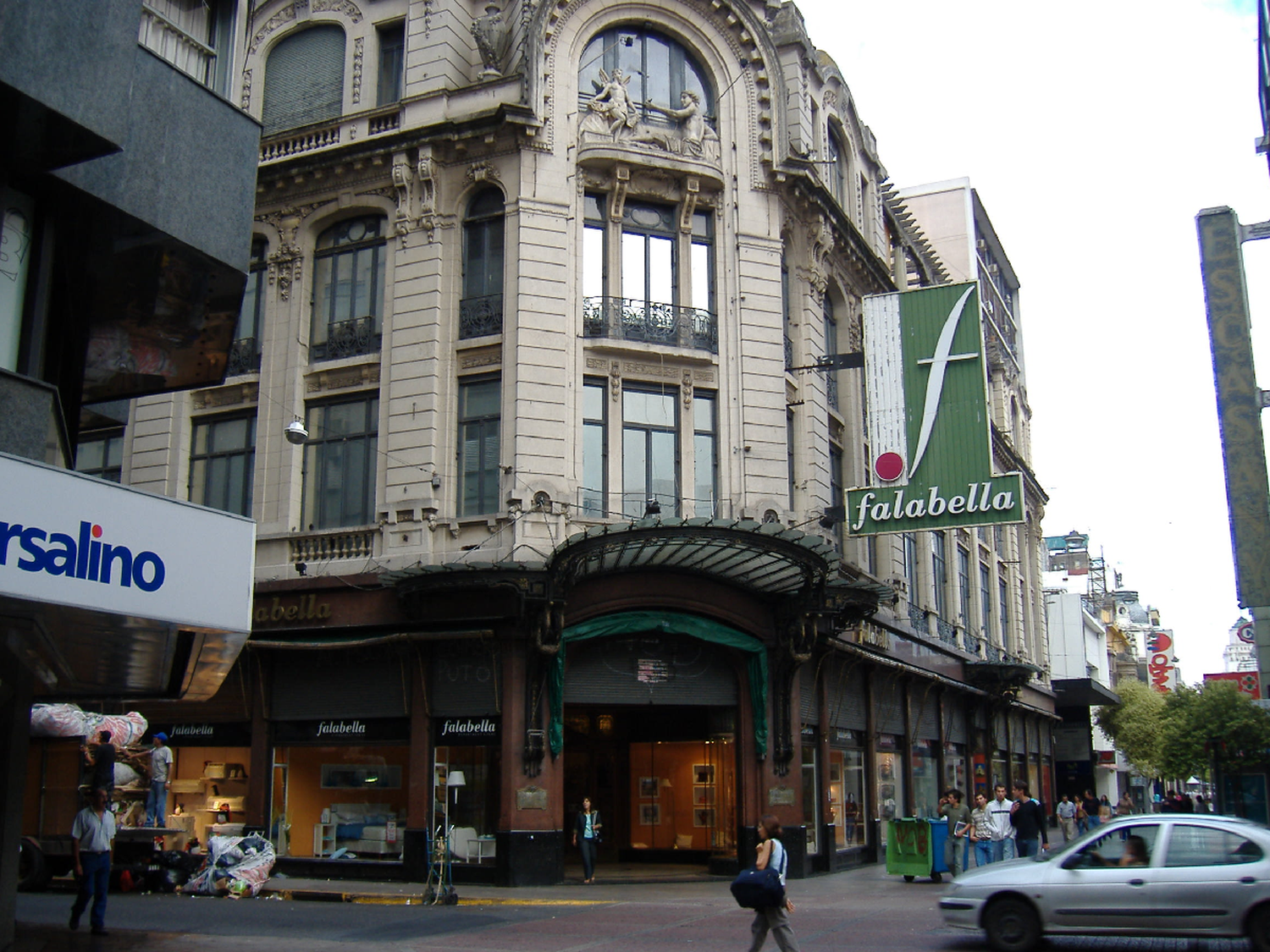 Falabella cerrará sus locales comerciales en Rosario, Martínez y el centro porteño