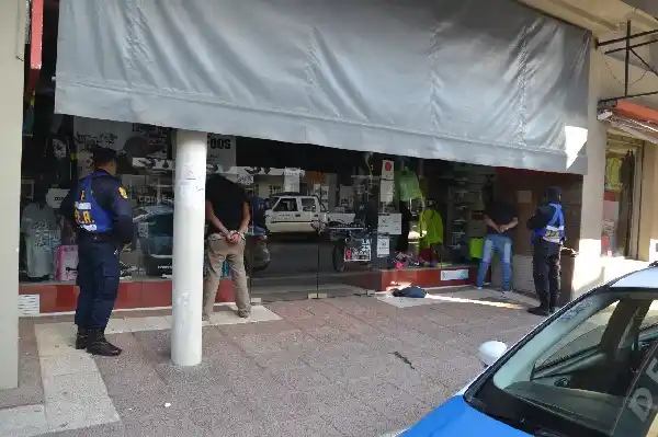 Robaron un stereo y los atraparon en pleno centro de Gualeguaychú 