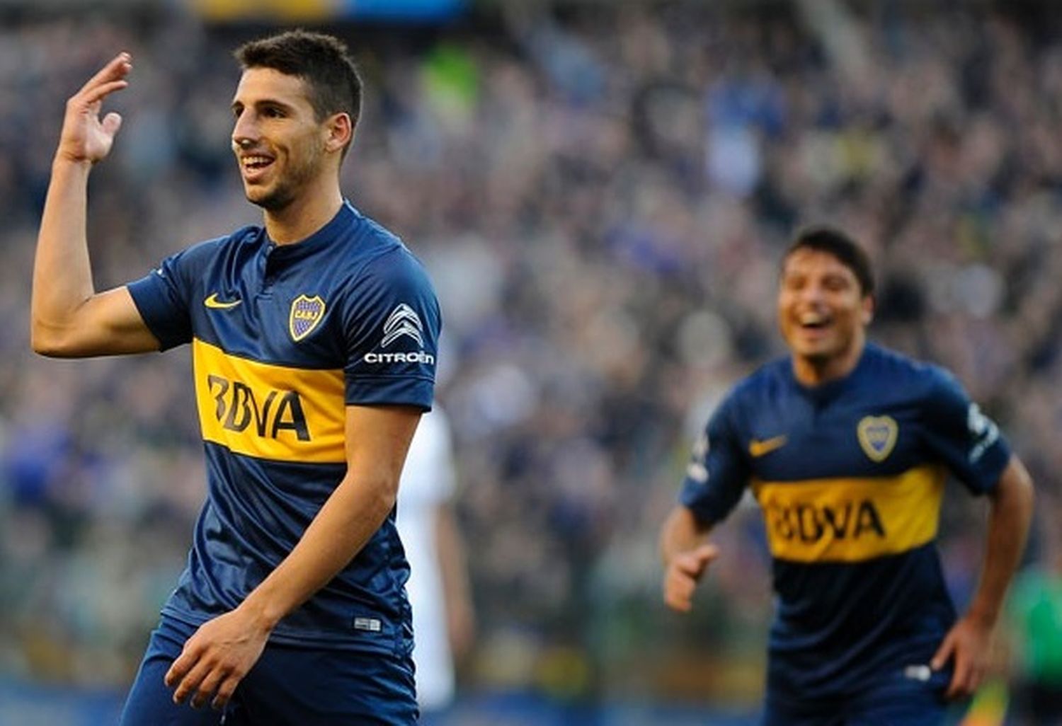 Calleri se fracturó la nariz pero juega igual