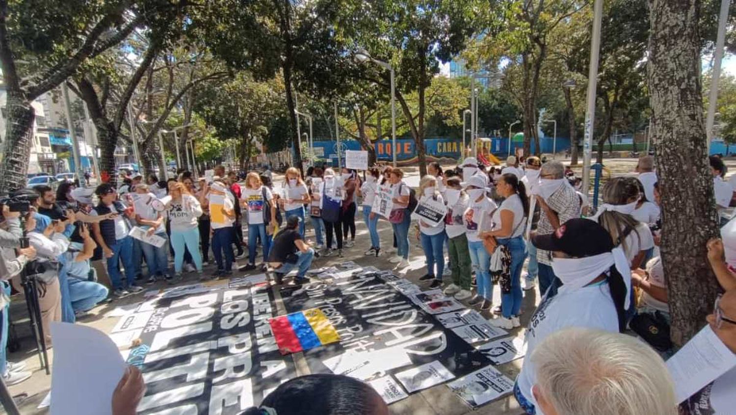 Familiares de presos políticos en la Fiscalía: «Nos tratan como las madres de los peores delincuentes» (FOTOS+VIDEOS)