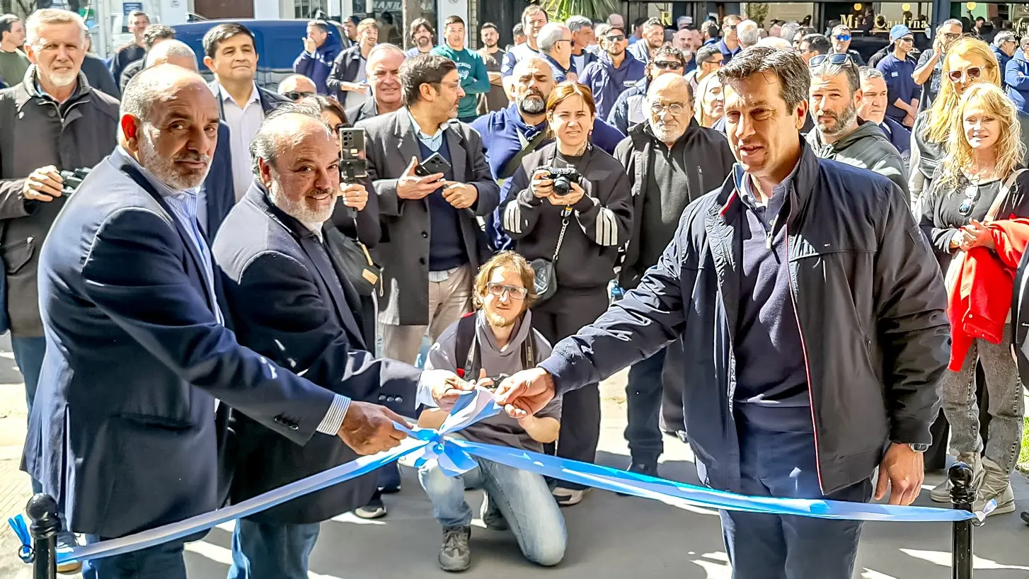Corte de cintas. A cargo de Juan Carlos Peralta, Pablo Palacio y Arturo Rojas