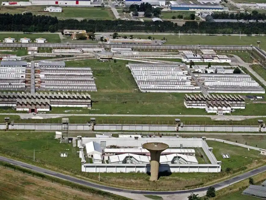 Se prevé la construcción de dos sectores de alojamiento, donde cada uno tendrá capacidad para 62 personas, completando así las 124 plazas previstas.