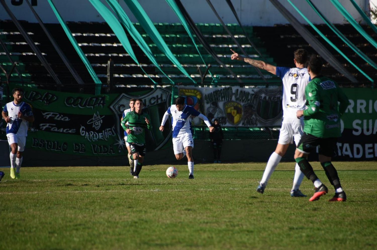 Alvarado sigue sumando afuera: empató frente a Nueva Chicago