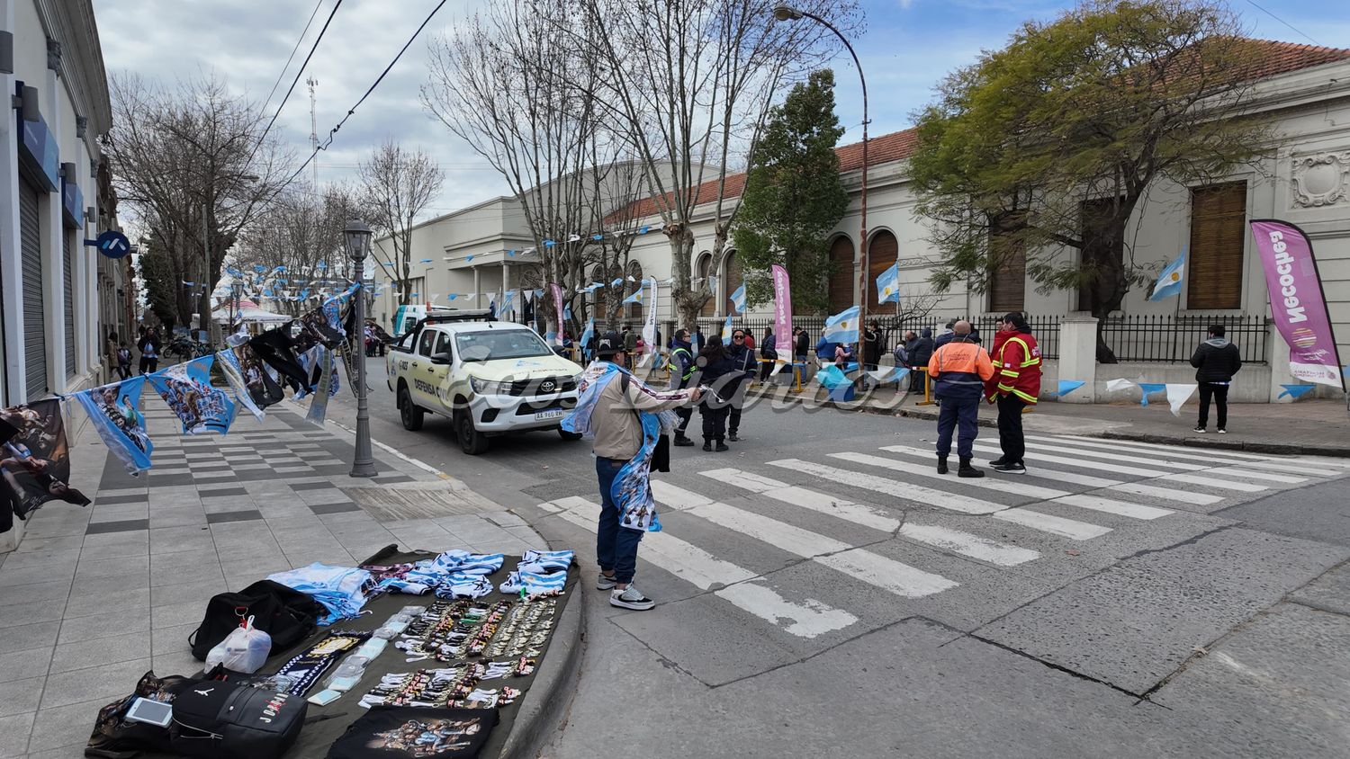 Llegaron a Necochea las copas conseguidas por la Scaloneta