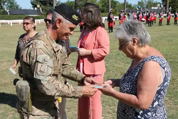 Veteranos de Malvinas y familiares de ex combatientes recibieron las medallas "40 años"