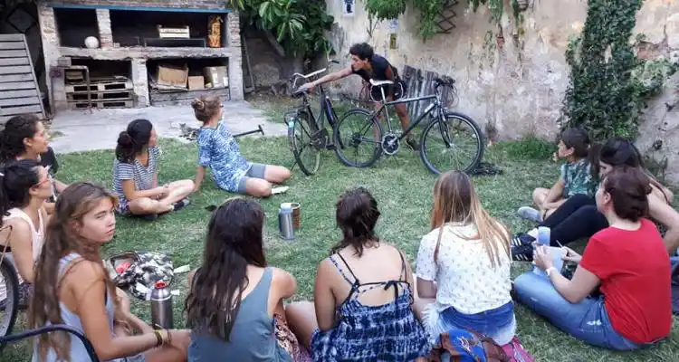 Mecánica básica  de bicicletas para pibas