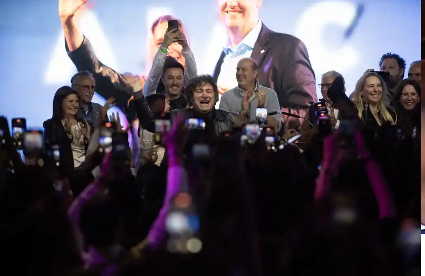 Milei festeja. Gano las elecciones nacionales